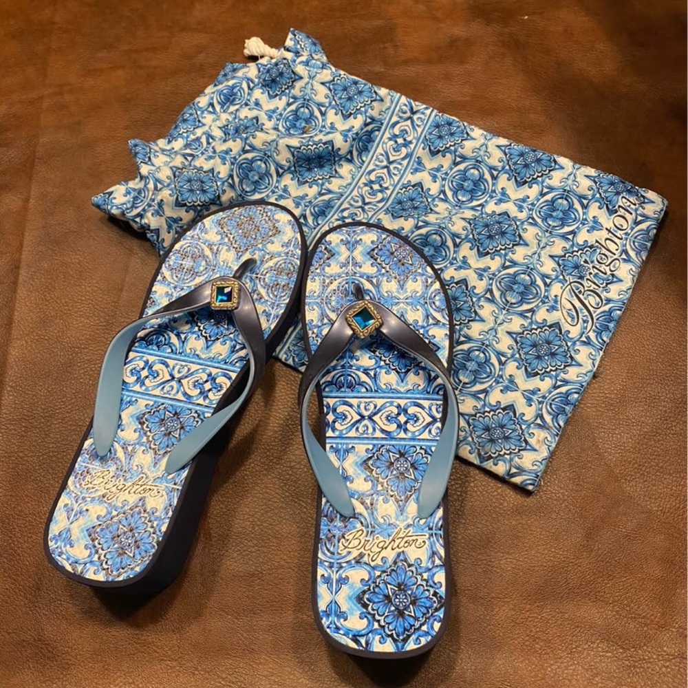 ✨💎NEW WITH DUSTBAG💎✨ Brighton Flip Flops Size 8